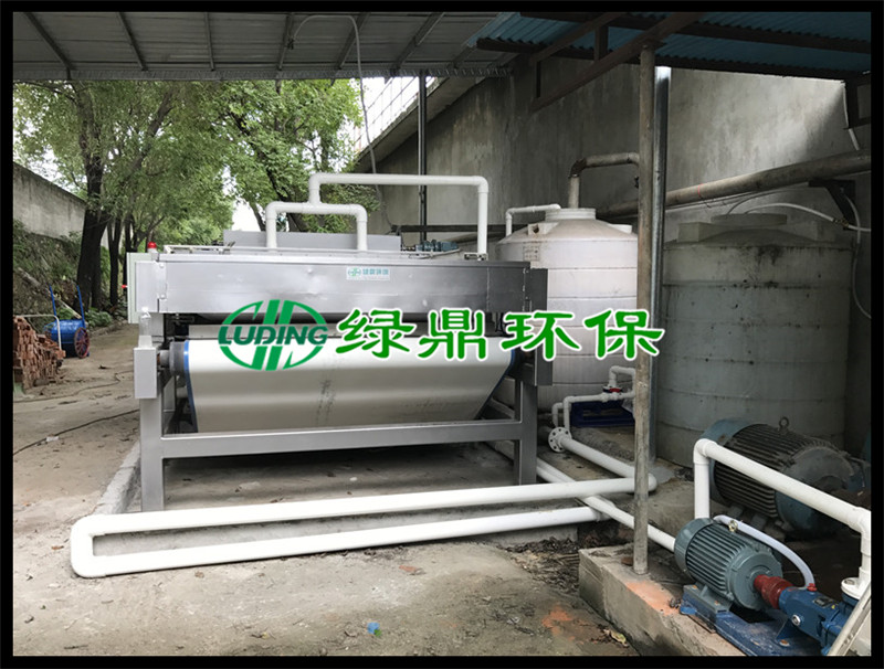 江門印染廠采購一臺印染污泥帶式壓濾機(jī)解決污泥問題 3