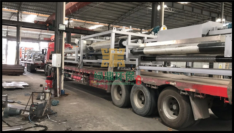 帶式壓濾機發(fā)往鉆井廢棄泥漿環(huán)保處理工程 3